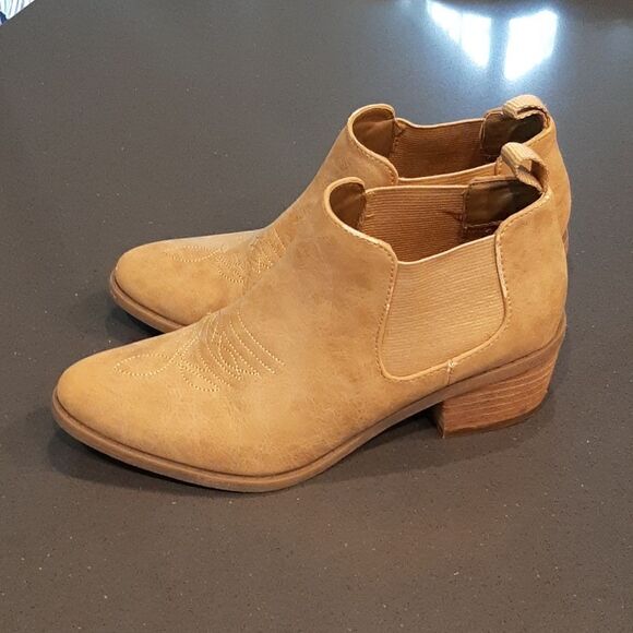 American Eagle Tan Booties - Picture 3 of 14